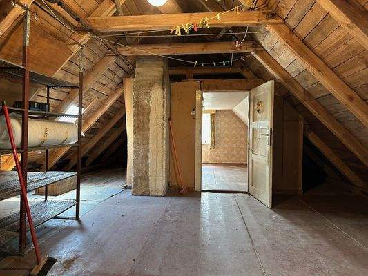 ausbaubarer Dachboden