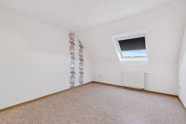 Zimmer 2. Obergeschoss plus halbe Treppe hoch 