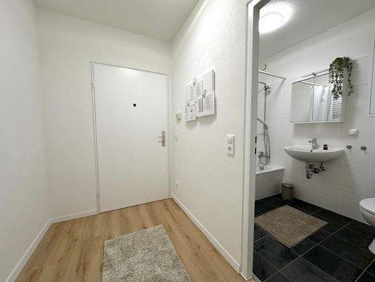 Eingangsbereich und Bad