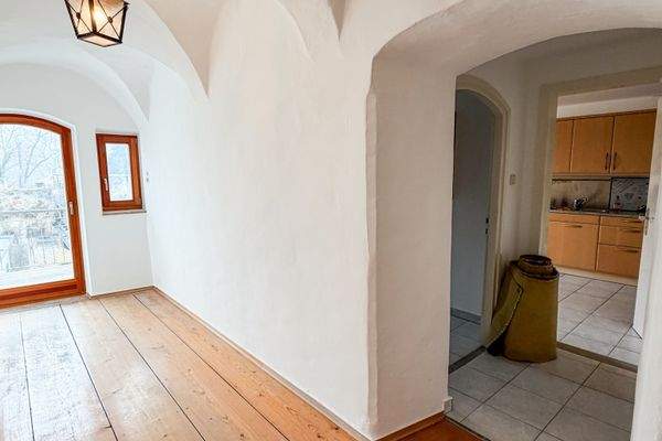 Flur mit Blick in die Küche