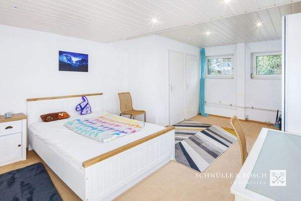 Ein weiteres Schlafzimmer oder ein Hobbyraum im Untergeschoss