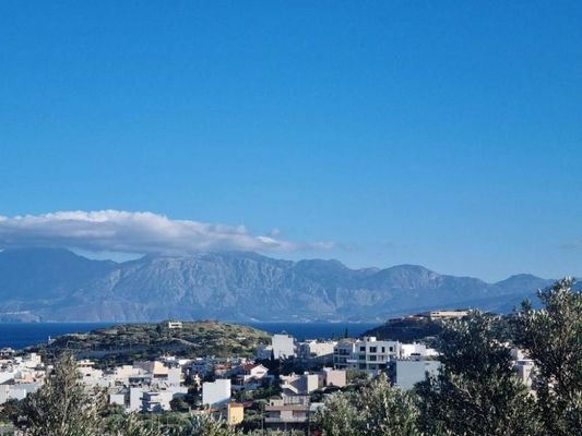 Meerblick-Grundstück mit Baugenehmigung in Agios Nikolaos