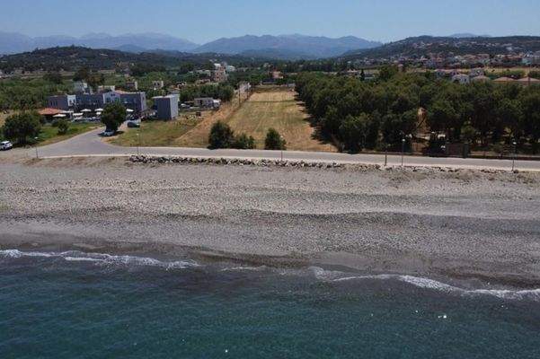 Kreta, Tavronitis: Erstklassiges Strandgrundstück mit malerischem Meerblick zu verkaufen