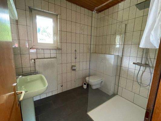 Bad OG mit ebenerdiger Dusche