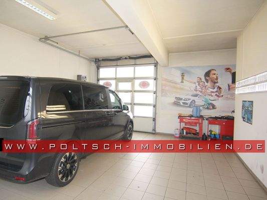 Gewerberäume mit Rolltor