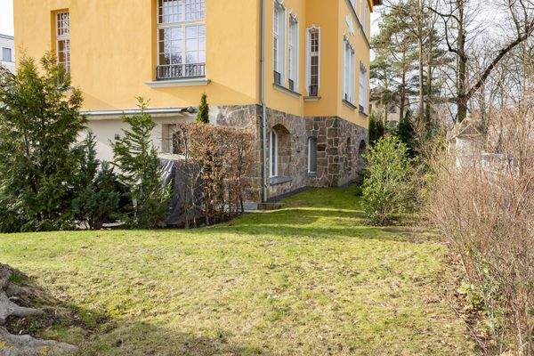 Garten mit Blick auf EG-Wohnung