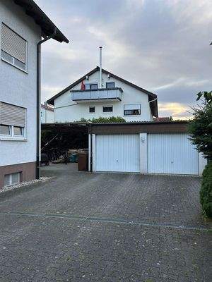 Garagen und Stellplätze