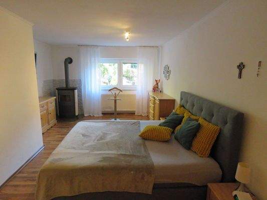 Schlafzimmer mit Kaminanschluss 