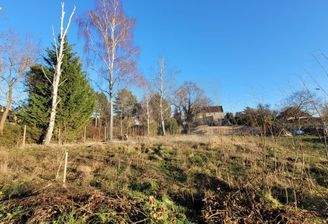 Baugrundstück - Ansicht von der Straße