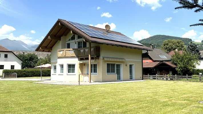 Wohnhaus mit Photovoltaikanlage