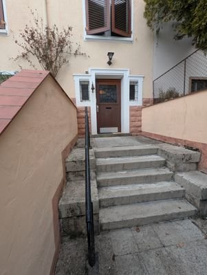 Treppe zum Eingang