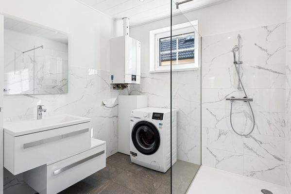 neu saniertes Duschbad