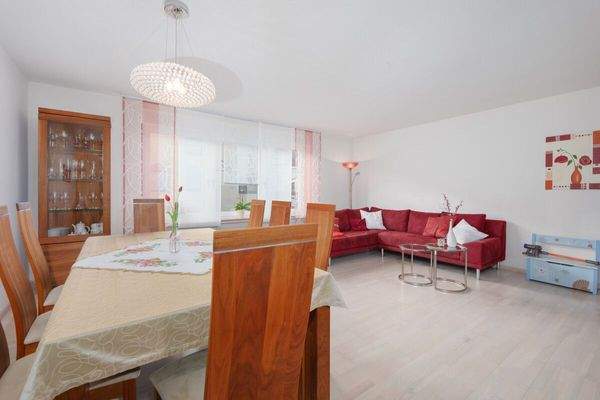 Wohnzimmer und Essbereich 1. OG