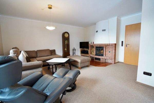 Wohnzimmer mit Kamin