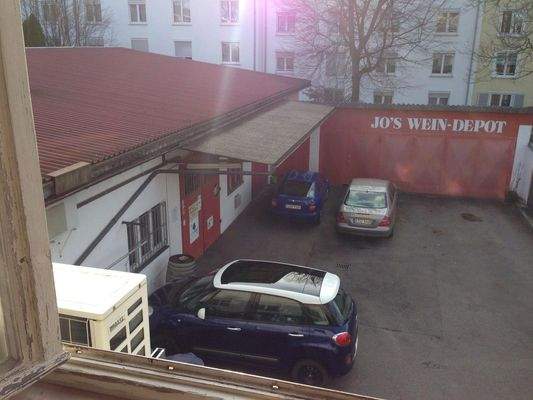 Hinterhof Gewerbe / Garagen