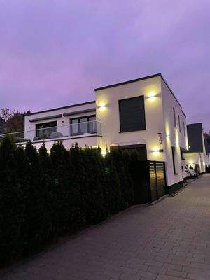 Eigene Auffahrt mit elektrischem Tor 