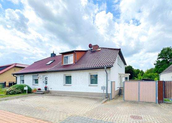 ...mit Parkplätzen bequem vor der Tür