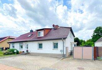 ...mit Parkplätzen bequem vor der Tür