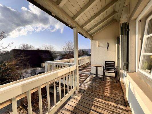 Balkone an 3 Seiten bzw Himmelsrichtungen