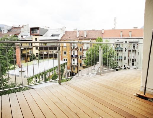 Terrasse leer.jpg