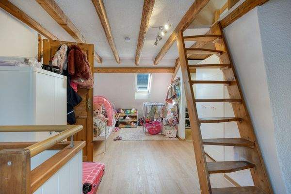 Kinderzimmer Wohnung Dachgeschoss links