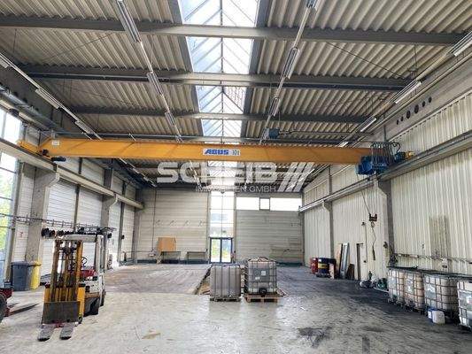 hochwertige Halle mit 10t Kran