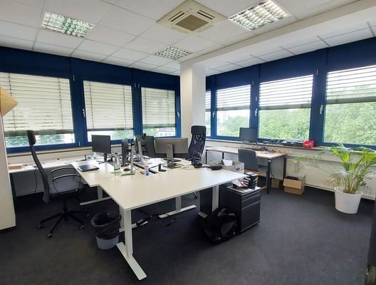 Großes Büro