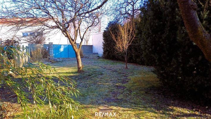 33 Garten mit Ausfahrt