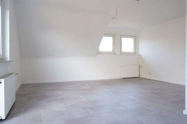 großzügiges Wohnzimmer