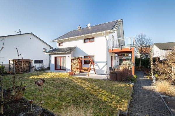 Blick auf das Haus mit Garten