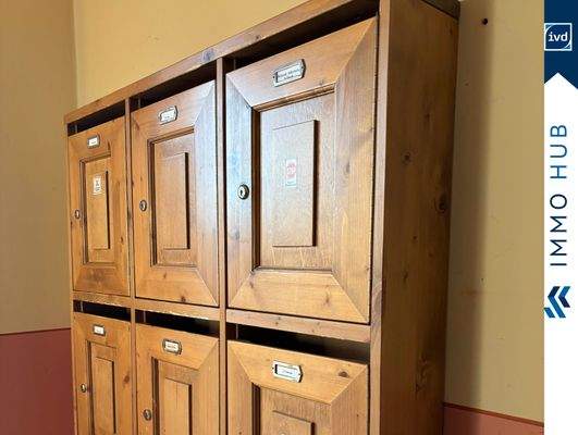 Holzbriefkasten (Denkmaldetail)