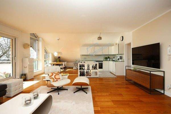 HELLER WOHN- / ESSBEREICH