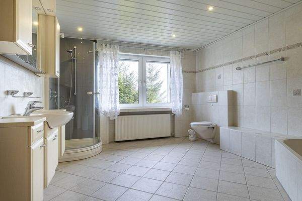 Badezimmer Ansicht 2