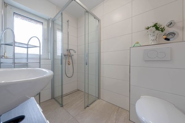 EG li. Badezimmer 