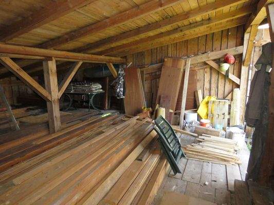 Holzlager im Holzschuppen