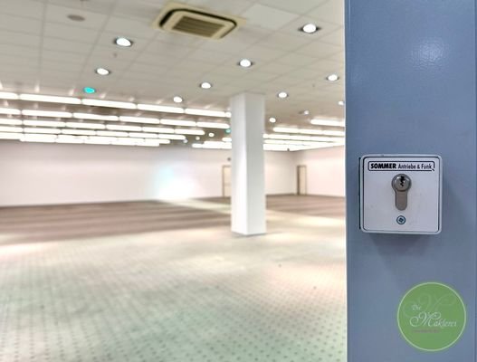 Tor mit Schließanlage zu Ihrer Fläche.
