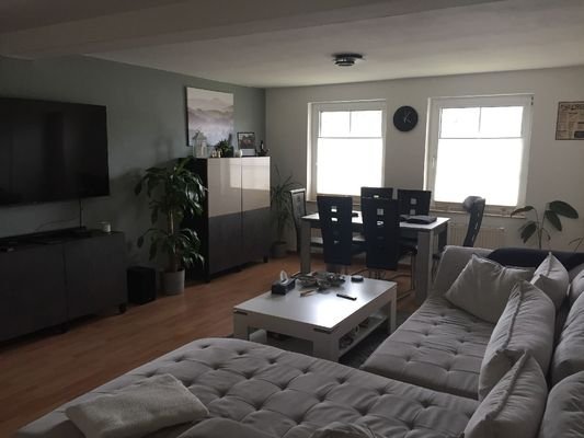 Wohnzimmer mit Essbereich