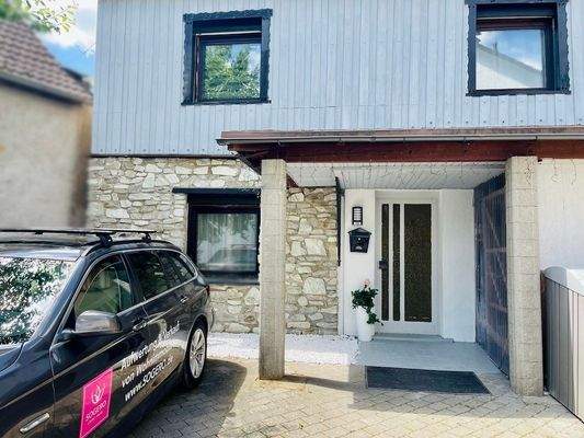 01d_HausEingang Large.jpeg