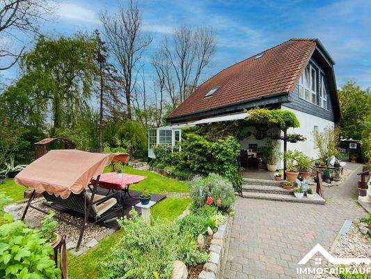 Sitzecke mit Blick auf das Haus