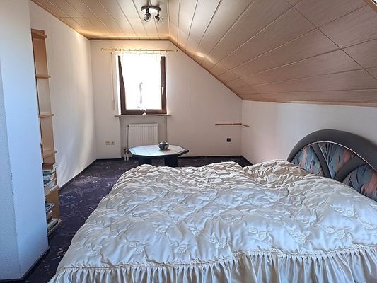 Schlafzimmer DG