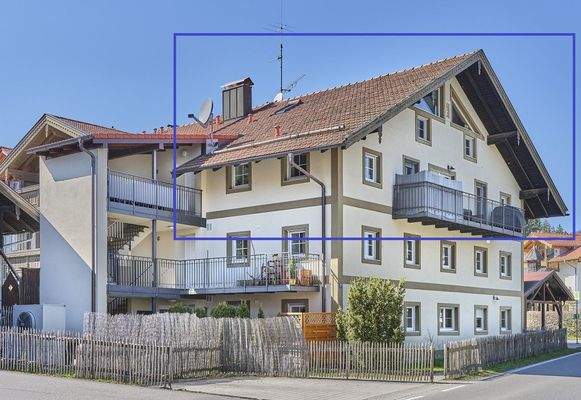 Hausansicht mit Treppenaufgang