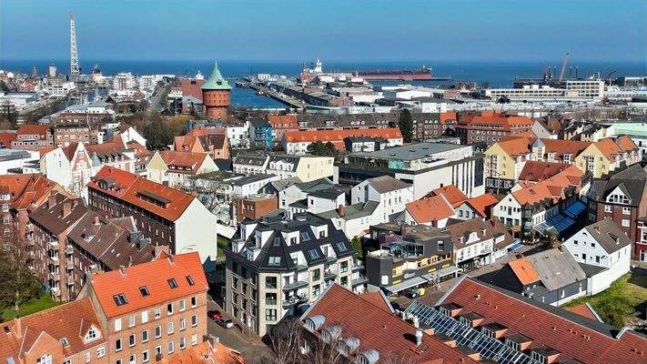 so nah zur Elbe und zum Hafen