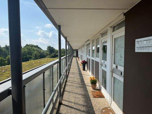 Laubengang zur Wohnung