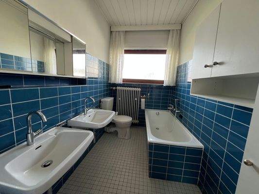 Haus-Linden-Leihgestern-Badezimmer EG.JPG