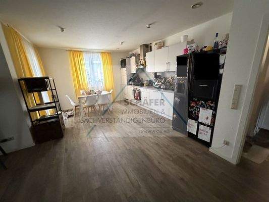 Küche mit Einbauküche