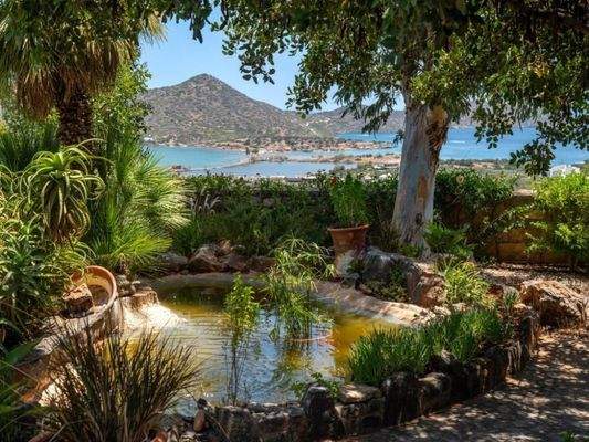 Kreta, Elounda: Villa mit Pool und atemberaubendem Meerblick auf die Bucht zu verkaufen
