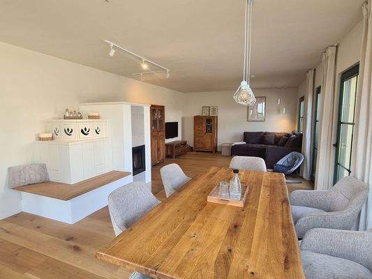 Wohnbereich mit Kachelofen