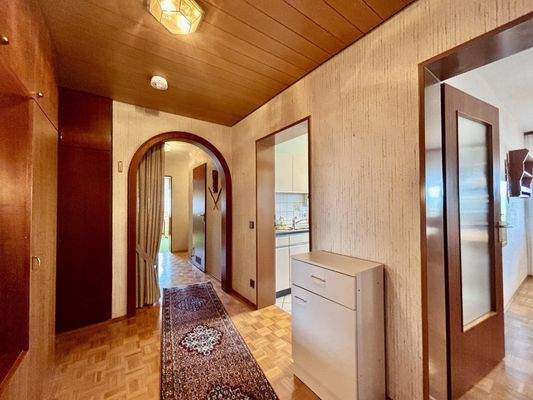 Eingangsbereich mit Blick in Wohnung