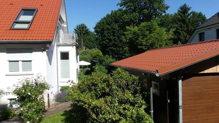 Haus rechts u. Garage