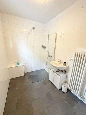 Bad/Dusche mit Fenster